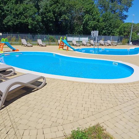 Horyzont Apartamenty- 50M Od Morza!!!Apartamenty Prywatne W Family Dominikana- Self Check In เชียโนเซตี ภายนอก รูปภาพ